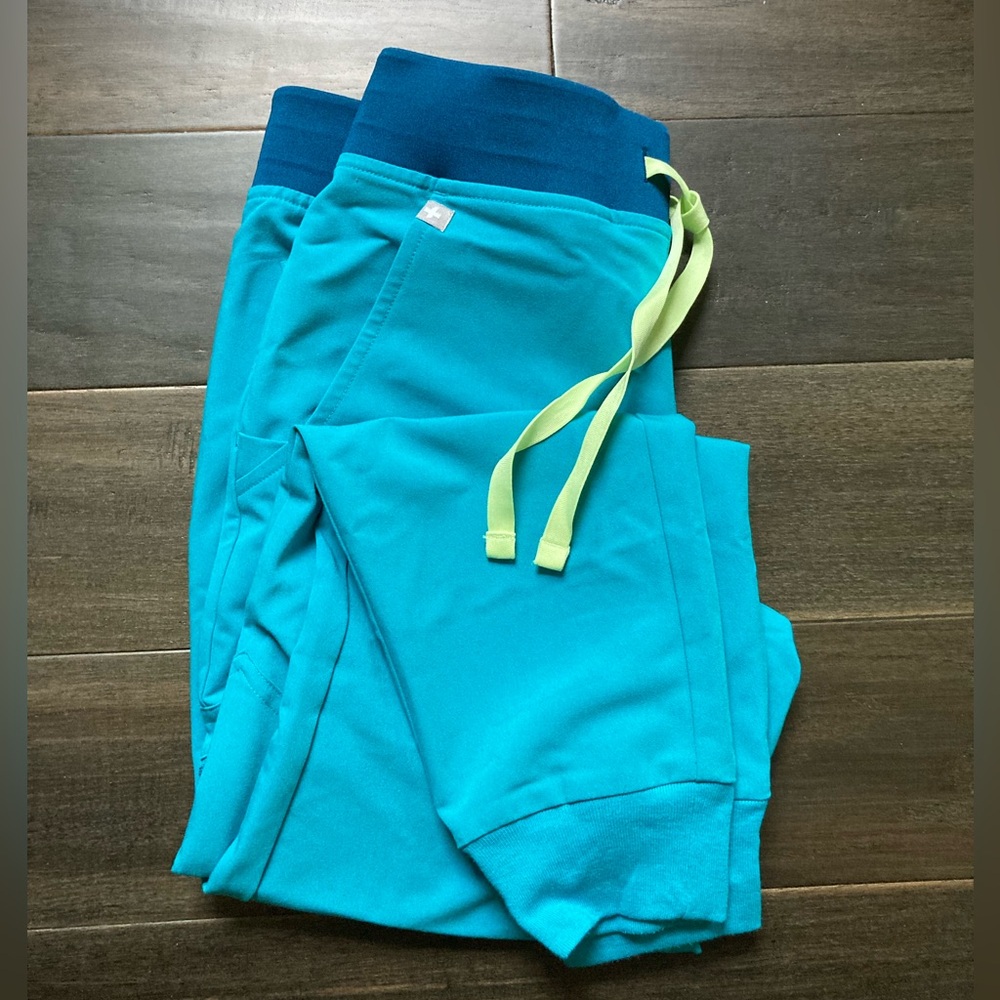 FIGS women's Teal Zamora™ - Petite Jogger Scrub Pants - S - Petite / Teal